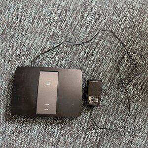 Cisco Lynsys EA6300 Router with cord